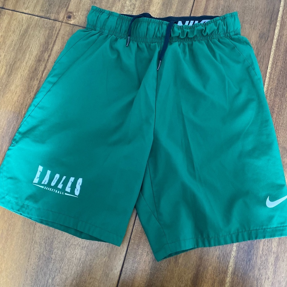 Nike Eagles Basketball Shorts size M